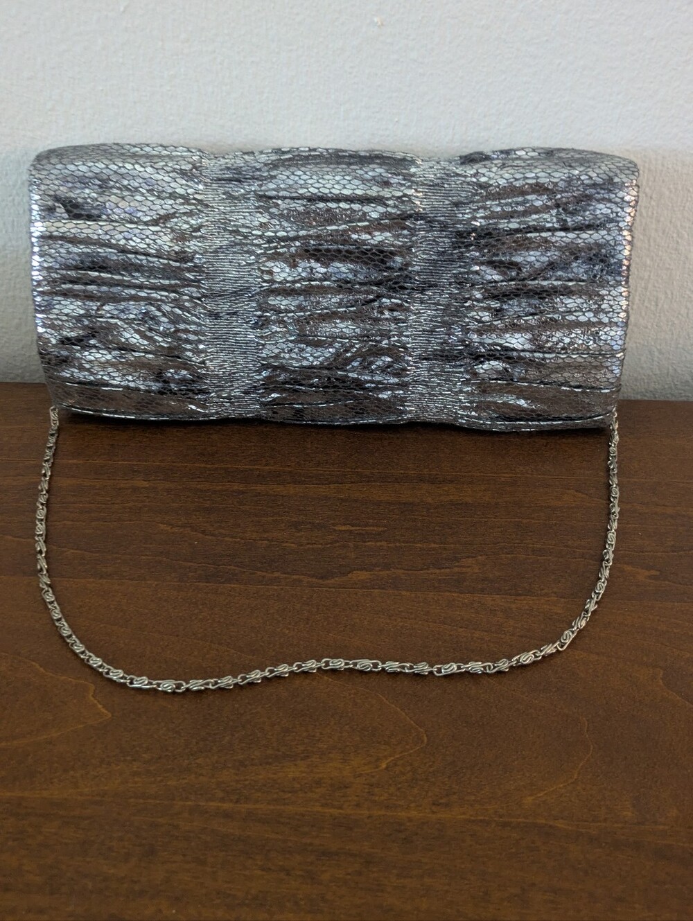 Jessica McClintock Silver Snakeskin Evening Clutch Purse Chain Strap Ruched - Picture 2 of 4